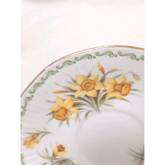 VNTG Queen’s March Daffodil Saucer White Fine Bone China Yellow Floral Dainty - Picture 11 of 15